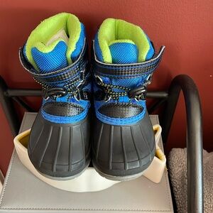 Wonder Nation toddler size 6 snow/rain boots
